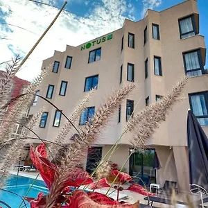 Notus Aparthotel